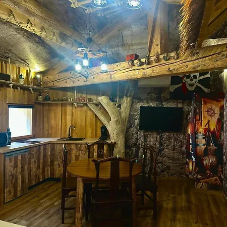 Repaire Des Pirates Du Cloitre Narbonne